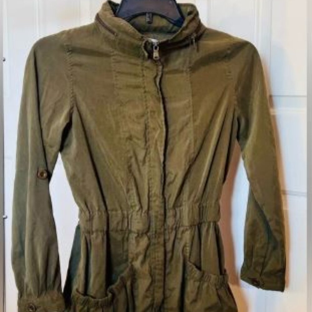 Green Utility Jacket with Stand-Up Collar, Pockets and Fitted Waist